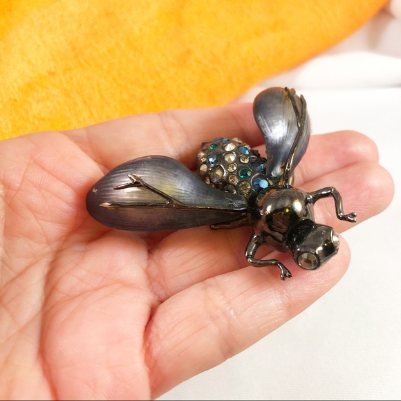 SWAROVSKI Crystal Wasp Brooch - Picture 4 of 5